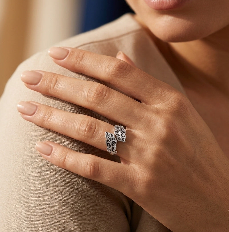 Silver leaf ring in Rubbel Trove branded wooden jewelry box